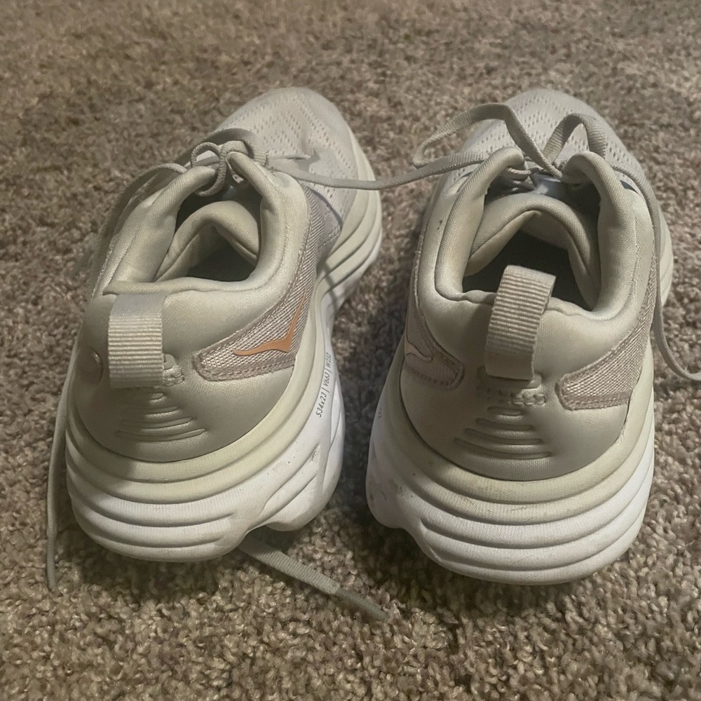Hokas - Picture 4 of 7